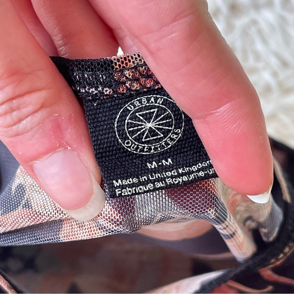 Urban Outfitter UO '90s Dragon Print Mesh Crew Neck Top long sleeve black size M - Picture 4 of 10